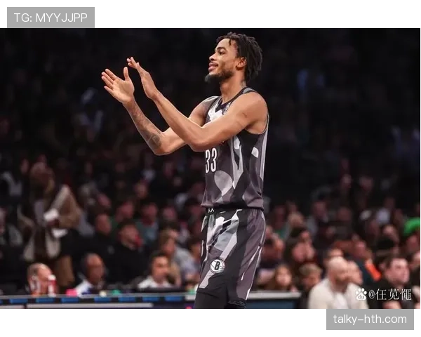 克拉克斯顿篮板表现出色，助力篮网关键胜利