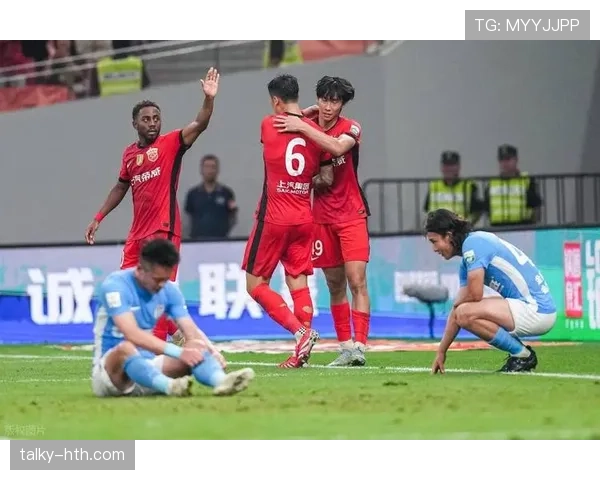 德甲转会市场再掀热潮,多队激烈争夺引援成焦点 德甲转会市场再掀热潮,多队激烈争夺引援成焦点